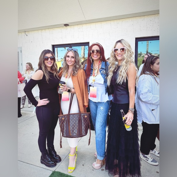 PoshFest 2023 San Diego 💕🌺🌸 - Picture 2 of 15